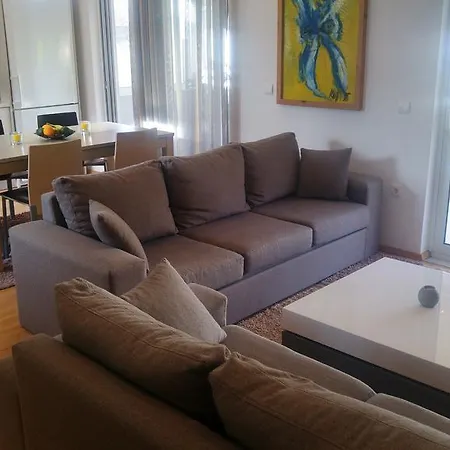 Vanessa House Luxury Daire İskados